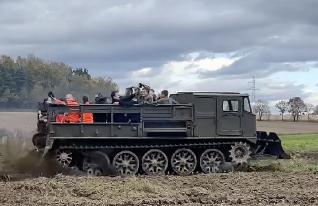 Wycieczka klas mundurowych do Muzeum Techniki Militarnej w Zbrosławicach